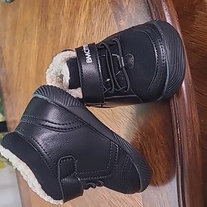 New in packaging! Baby size 6-12 month faux fur black shoe booties walker